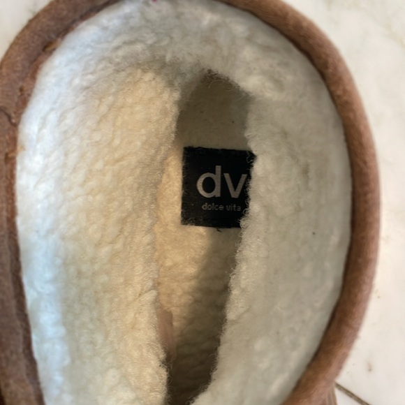 NWOT Dolce Vita, women’s 6.5, tan faux fur platform lug sole ankle booties - Picture 10 of 10